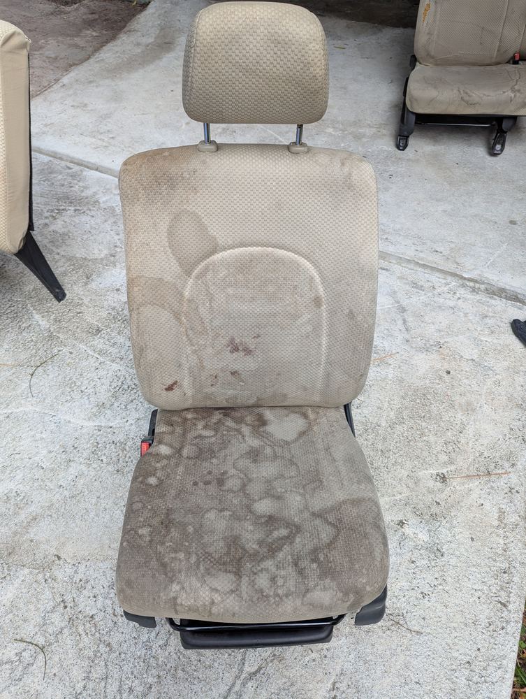 Sebelum cucian: seat penuh kesan kotoran